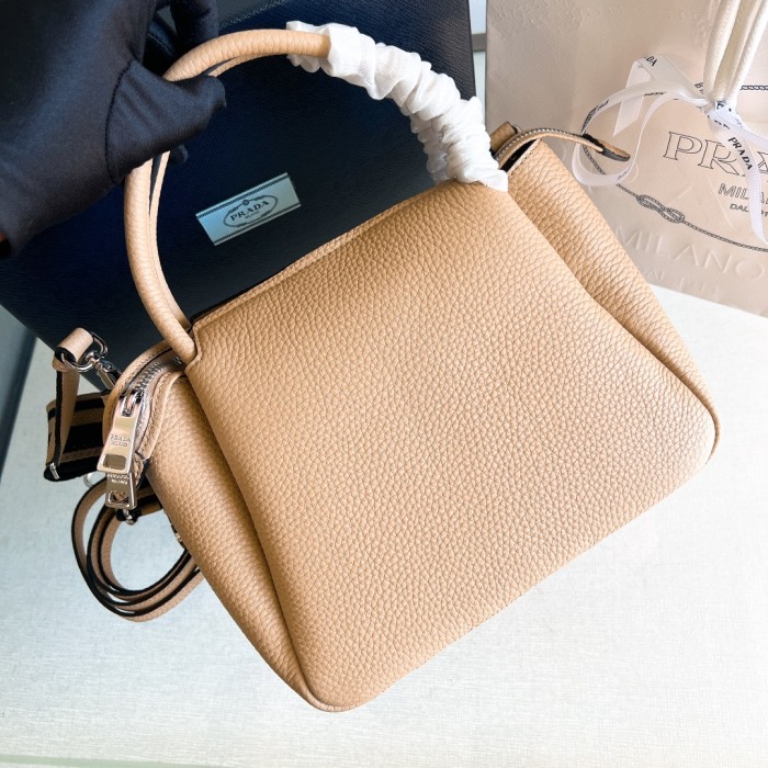 Logo-Embellished Leather Mini Bag“23*21*10CM”-0811=