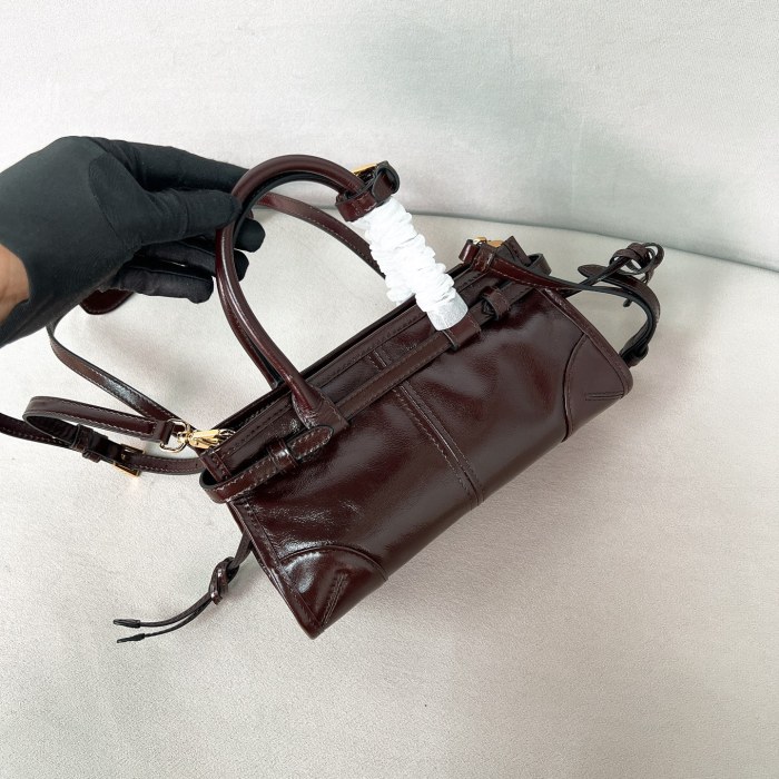 Bonnie mini leather handbag“23.5*12*9CM”-089=