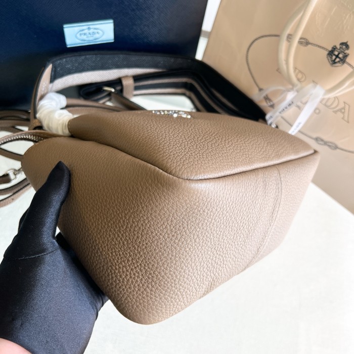 Logo-Embellished Leather Mini Bag“23*21*10CM”-0811=