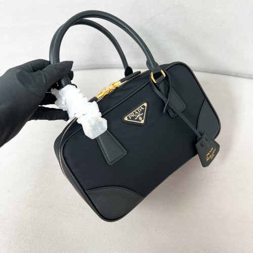 Re-Edition 1978 Re-Nylon And Saffiano Leather Two-Handle Bag“25*14.7*7.5CM”-088=