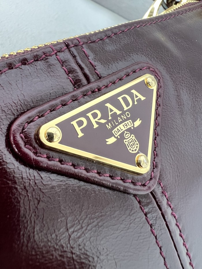Re-Edition 2002 Small Leather Shoulder Bag“26*11.5*6CM”-087=