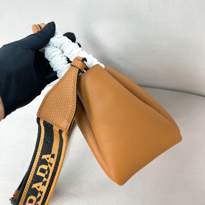 Logo-Embellished Leather Mini Bag“23*21*10CM”-0811=