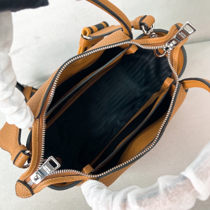 Logo-Embellished Leather Mini Bag“23*21*10CM”-0811=