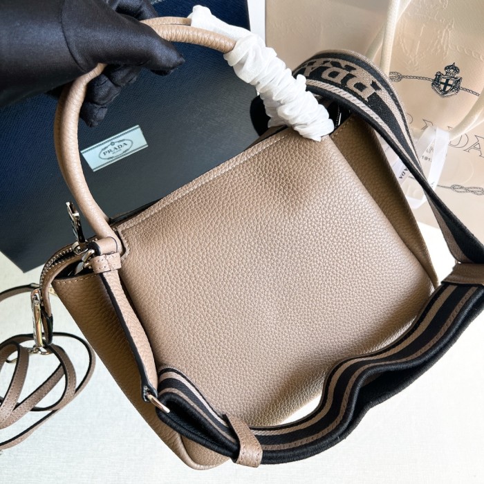 Logo-Embellished Leather Mini Bag“23*21*10CM”-0811=