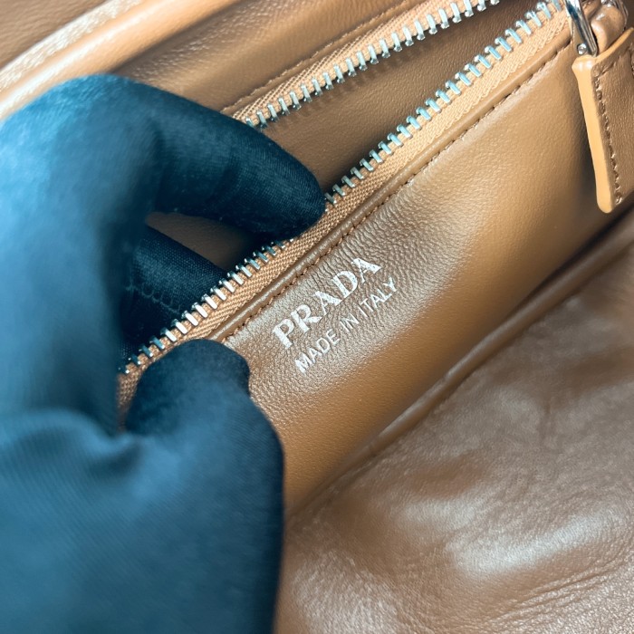 Logo-Embellished Leather Mini Bag“24*12*8.5CM”-0811=
