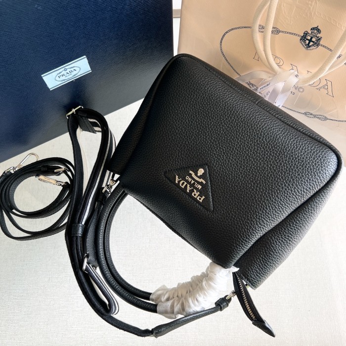 Logo-Embellished Leather Mini Bag“23*21*10CM”-0811=