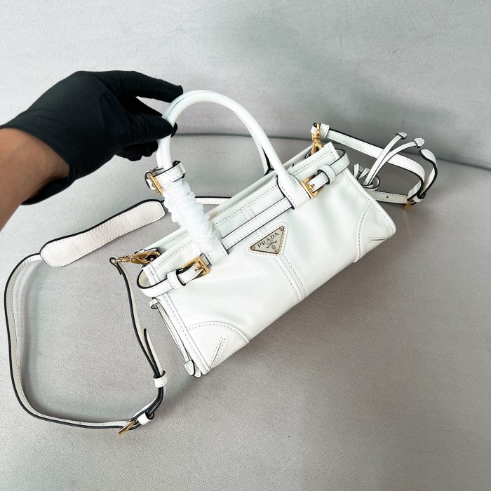 Bonnie mini leather handbag“23.5*12*9CM”-089=