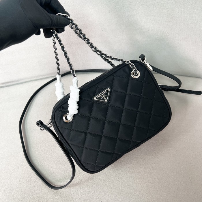 Quilted Tessuto Nylon Red Bandoliera Triangle Logo Bag“22*16*7CM”-089=