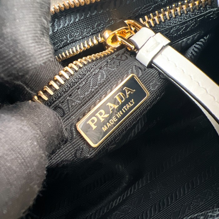 Bonnie mini leather handbag“23.5*12*9CM”-089=