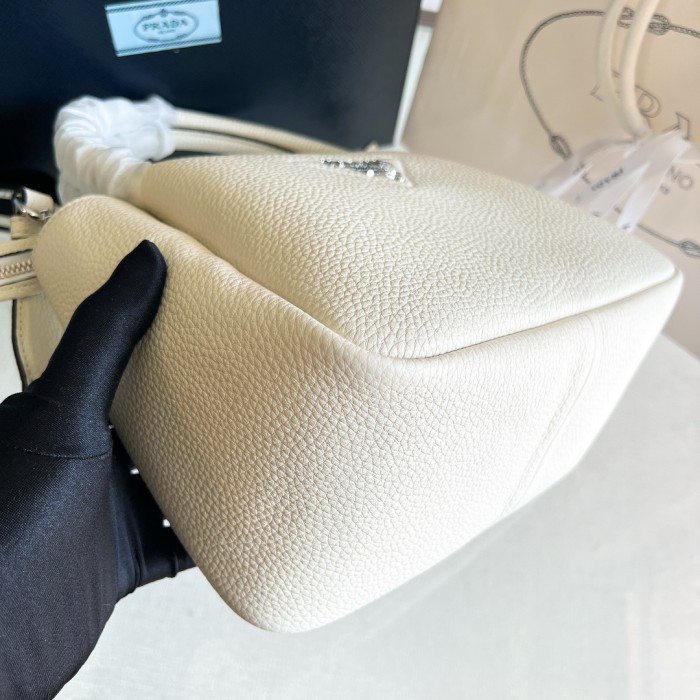 Logo-Embellished Leather Mini Bag“23*21*10CM”-0811=