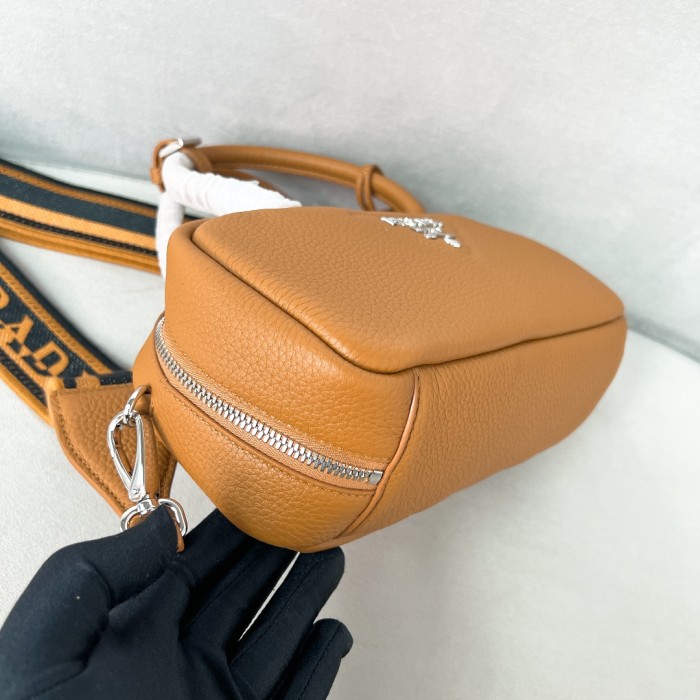 Logo-Embellished Leather Mini Bag“24*12*8.5CM”-0811=