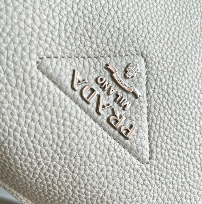 Logo-Embellished Leather Mini Bag“23*21*10CM”-0811=