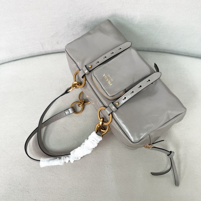 Dangle Medium Leather Top-Handle Bag“30*14*13.5CM”-0801=
