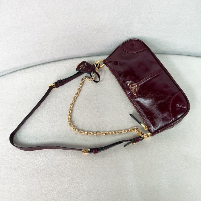 Re-Edition 2002 Small Leather Shoulder Bag“26*11.5*6CM”-087=