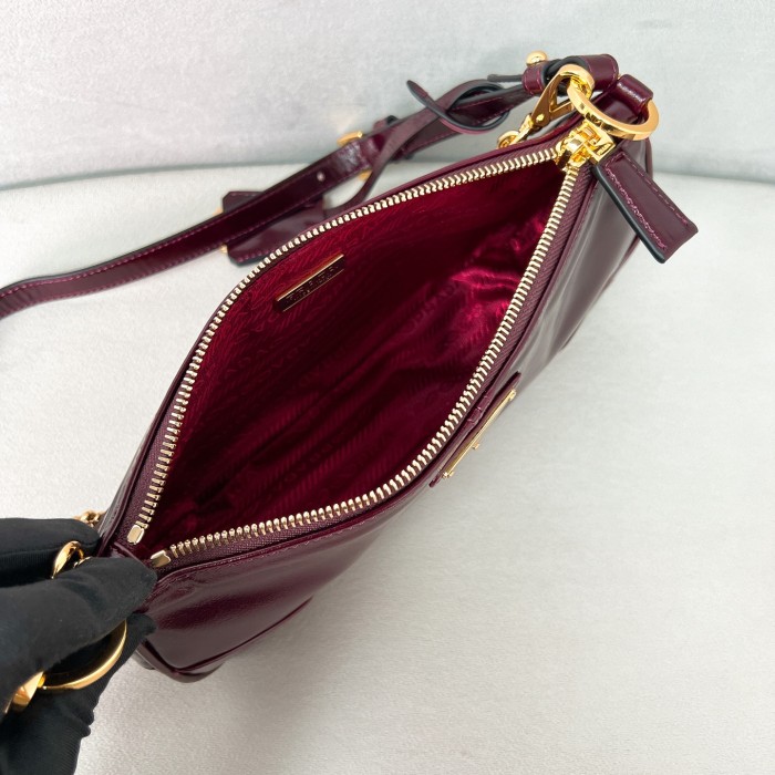 Re-Edition 2002 Small Leather Shoulder Bag“26*11.5*6CM”-087=