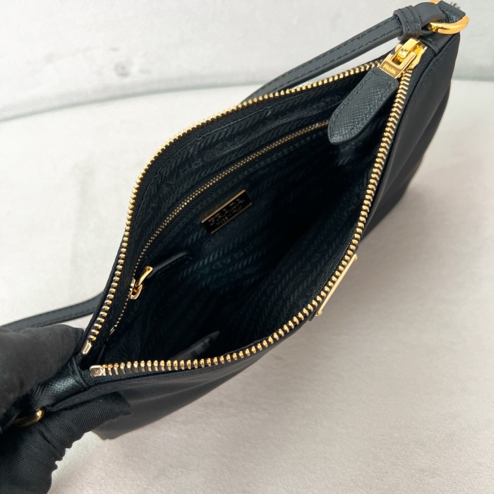 Re-Nylon Mini Bag“24.5*14.5CM”-085=