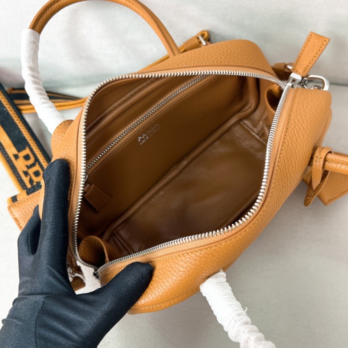 Logo-Embellished Leather Mini Bag“24*12*8.5CM”-0811=