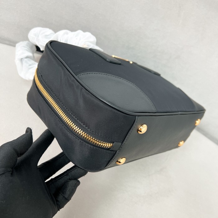 Re-Edition 1978 Re-Nylon And Saffiano Leather Two-Handle Bag“30*17.5*9CM”-089=