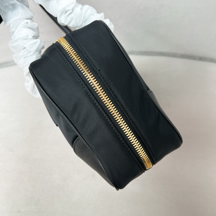 Re-Edition 1978 Re-Nylon And Saffiano Leather Two-Handle Bag“30*17.5*9CM”-089=