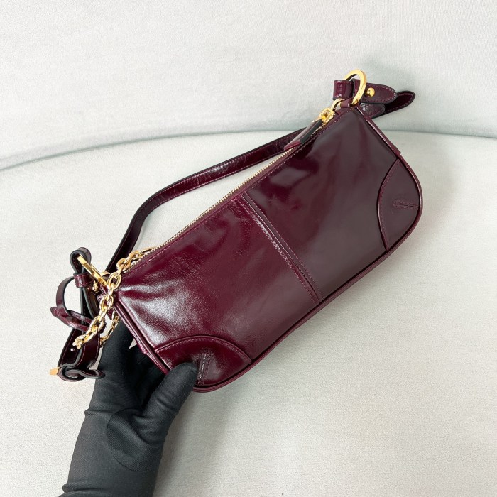 Re-Edition 2002 Small Leather Shoulder Bag“26*11.5*6CM”-087=