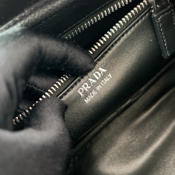 Logo-Embellished Leather Mini Bag“24*12*8.5CM”-0811=