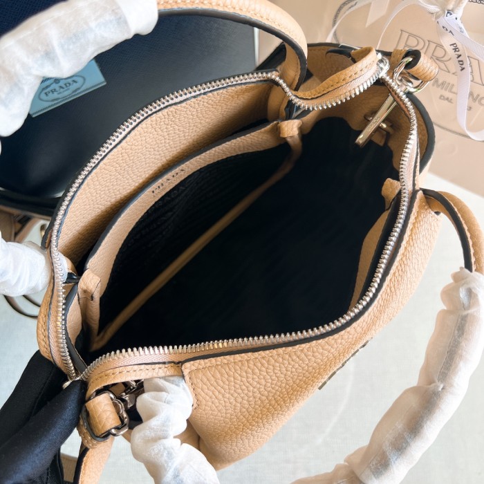 Logo-Embellished Leather Mini Bag“23*21*10CM”-0811=