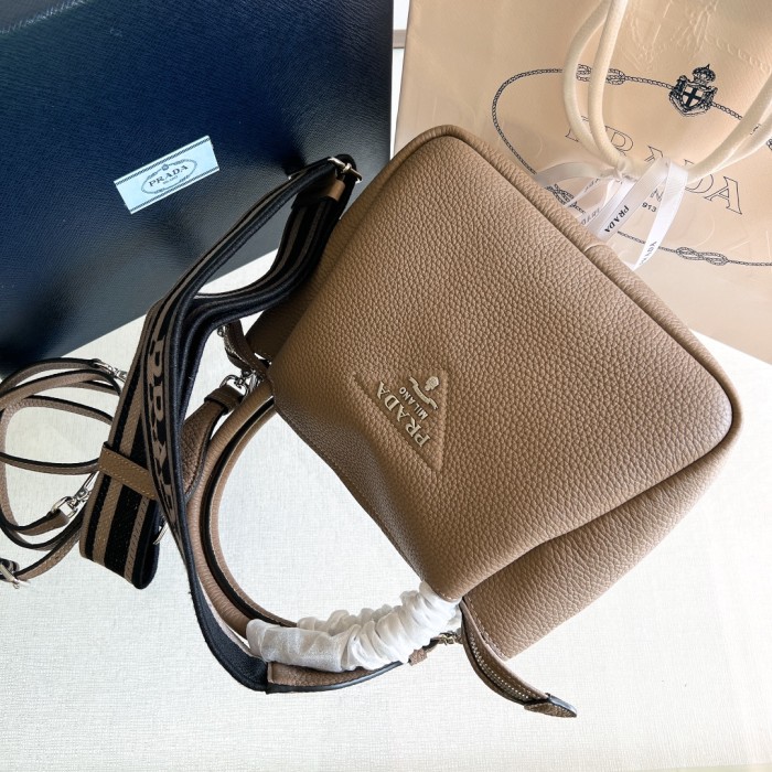 Logo-Embellished Leather Mini Bag“23*21*10CM”-0811=