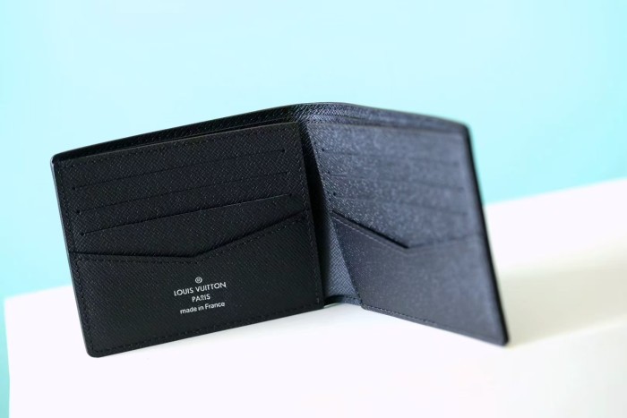 Multiple Wallet Monogram Shadow “11.5*9*1.5CM” 061