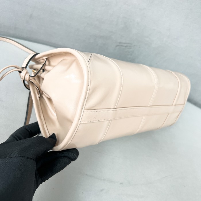 Bonnie medium leather handbag“32*15.5*12CM”-0811=