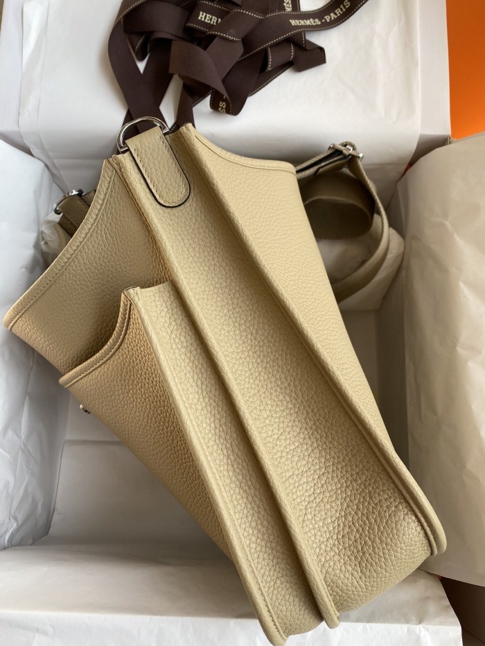 Evelyne Clemence “30*28*7CM”-0551=