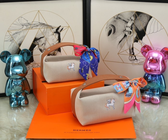 Bride-a-Brac au Carre case“25*21*14”-055=