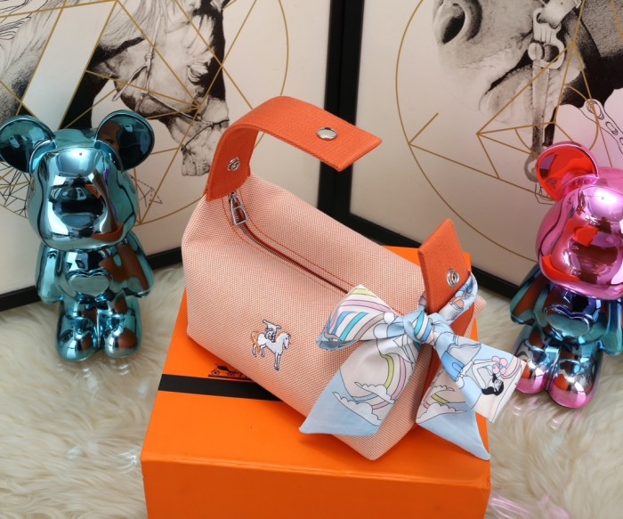 Bride-a-Brac au Carre case“25*21*14”-055=