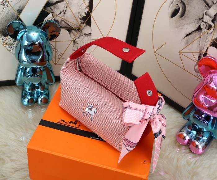 Bride-a-Brac au Carre case“25*21*14”-055=