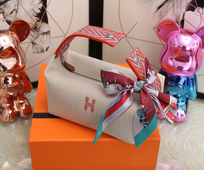 Bride-a-Brac au Carre case“25*21*14”-055=