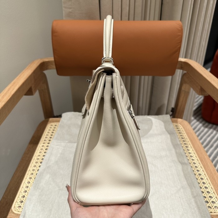 Kelly Lakis 32 Box-Canvas“32*23*10.5CM”-0062=