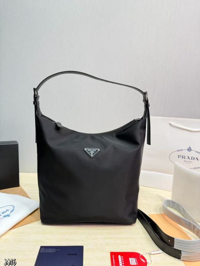Re-Nylon Hobo“35*30*12CM”-053=