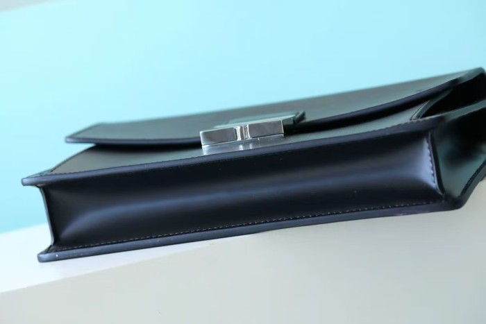 Thames Pouch Epi Leather “25*16*5CM” 064