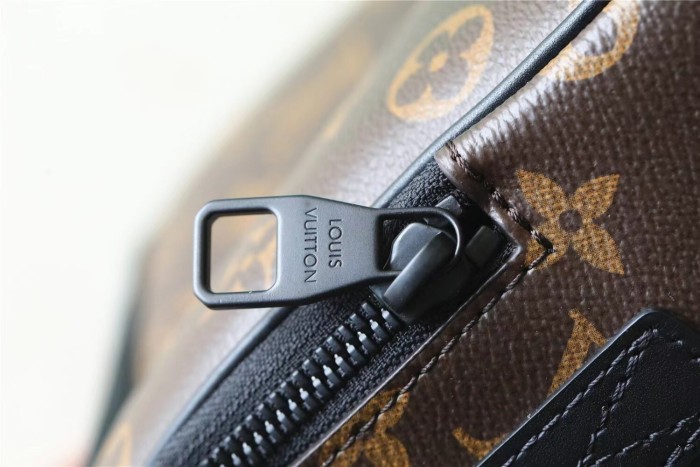 Quest Messenger Crossbody Bag “18*18*10CM” 005