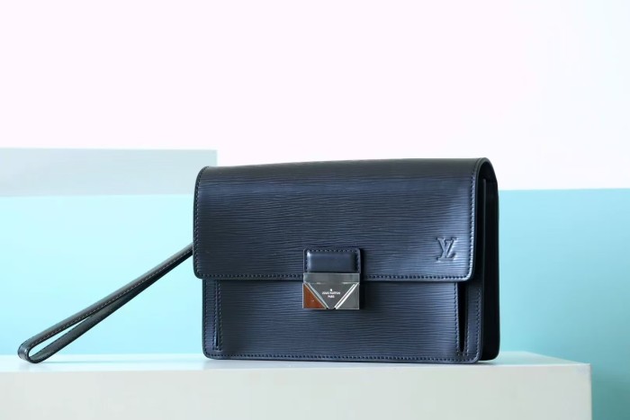 Thames Pouch Epi Leather “25*16*5CM” 064