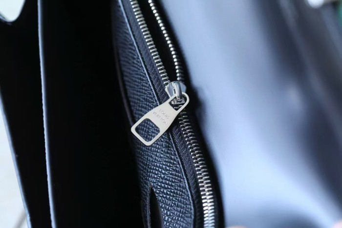 Thames Pouch Epi Leather “25*16*5CM” 064