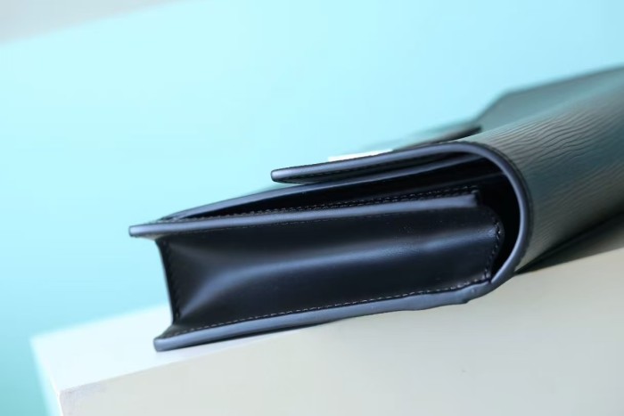 Thames Pouch Epi Leather “25*16*5CM” 064