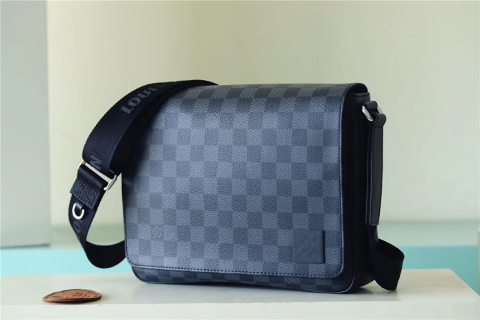 District Crossbody Bag “26*20*7CM” 084