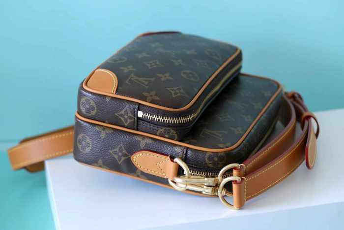 NIL Monogram Archive “25*17.5*11CM” 025