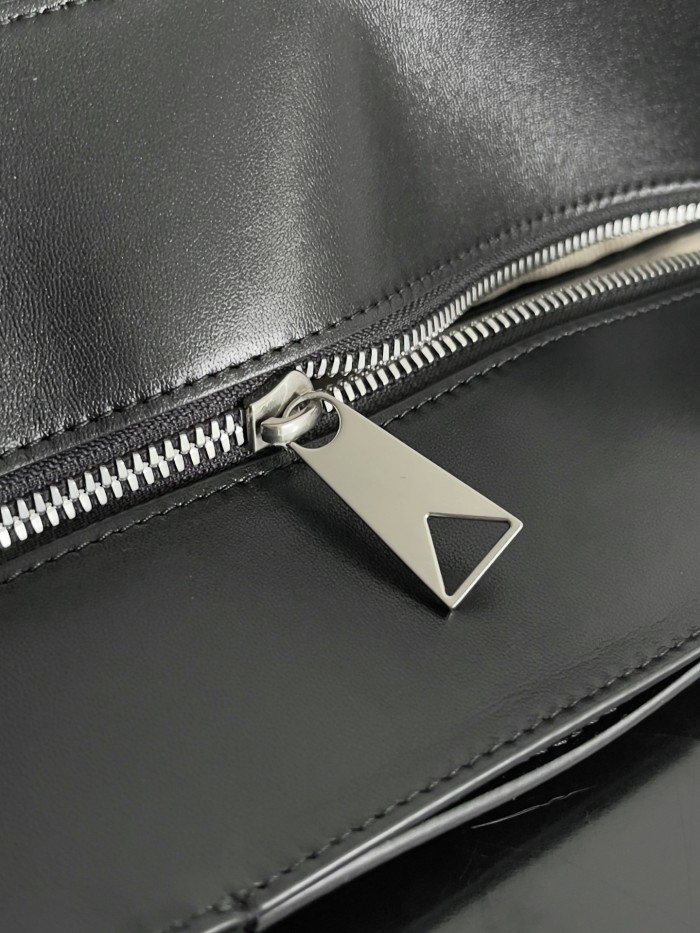 Intrecciato Zipped Tote“44*35*17CM”-0011=