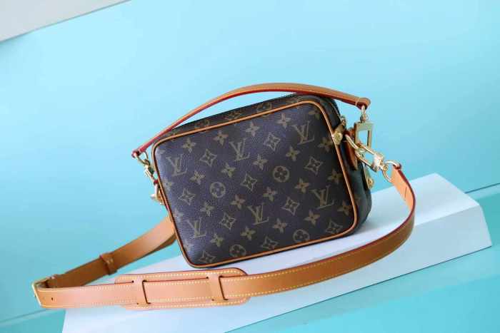 NIL Monogram Archive “25*17.5*11CM” 025
