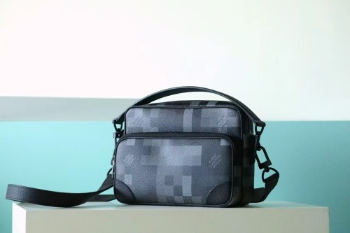 NIL Monogram Archive “25*17.5*11CM” 005