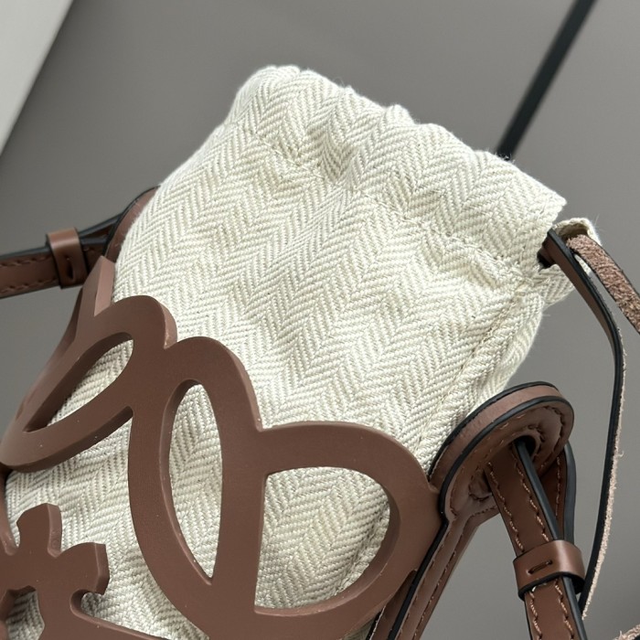 Anagram Cut-Out Pocket In Classic Calfskin And Canvas“21*12*7CM”-500=