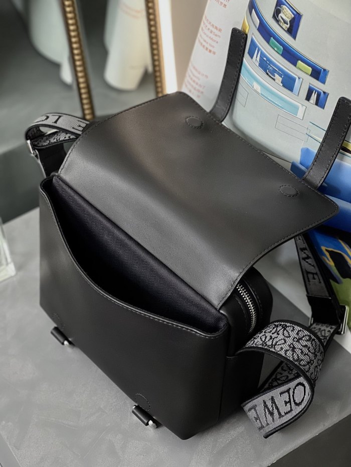 XS Military messenger bag in supple smooth calfskin and jacquard“24.5*18*10.5CM”-056=