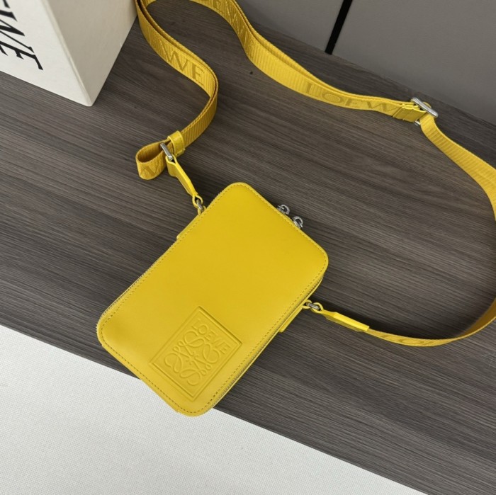 Vertical Crossbody Pocket In Satin Calfskin Black“18*11*3.7CM”-037=