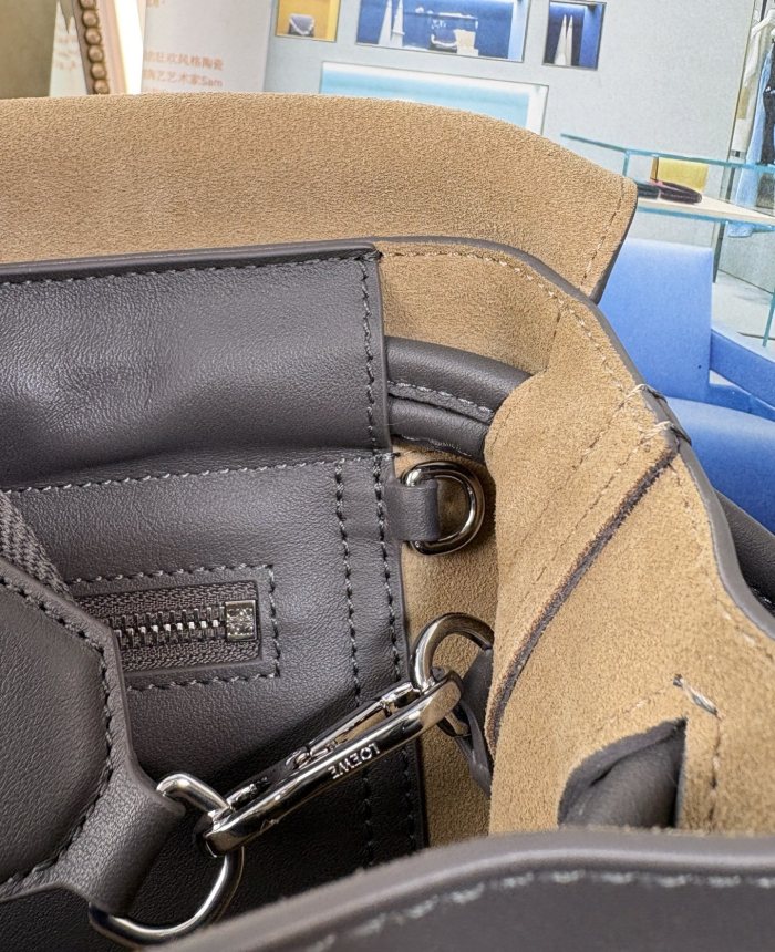 Flamenco satchel in shiny supple calfskin“34*24*14CM”-038=